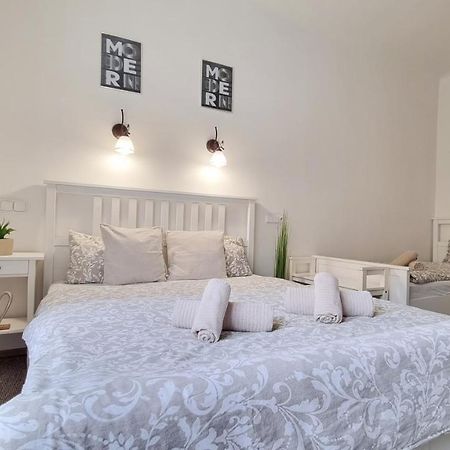 Finnem Rentals Zikova Prague Ngoại thất bức ảnh