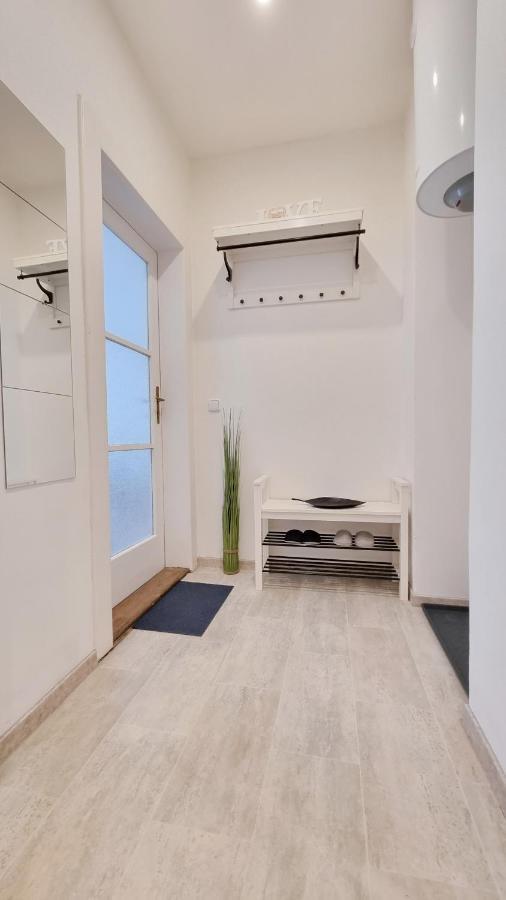 Finnem Rentals Zikova Prague Ngoại thất bức ảnh
