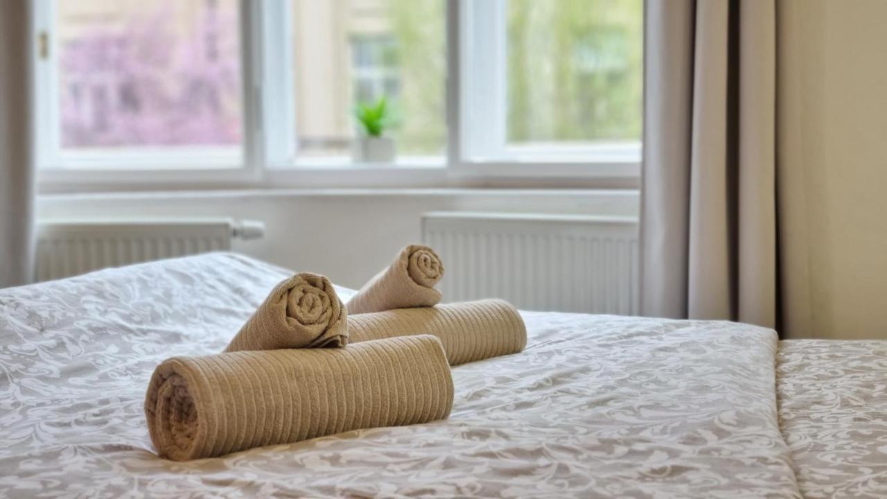 Finnem Rentals Zikova Prague Ngoại thất bức ảnh