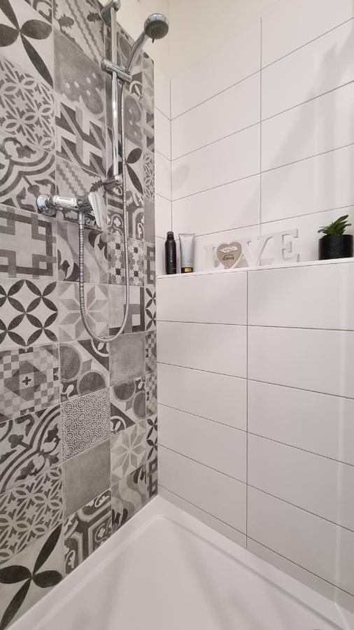 Finnem Rentals Zikova Prague Ngoại thất bức ảnh