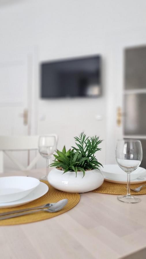 Finnem Rentals Zikova Prague Ngoại thất bức ảnh