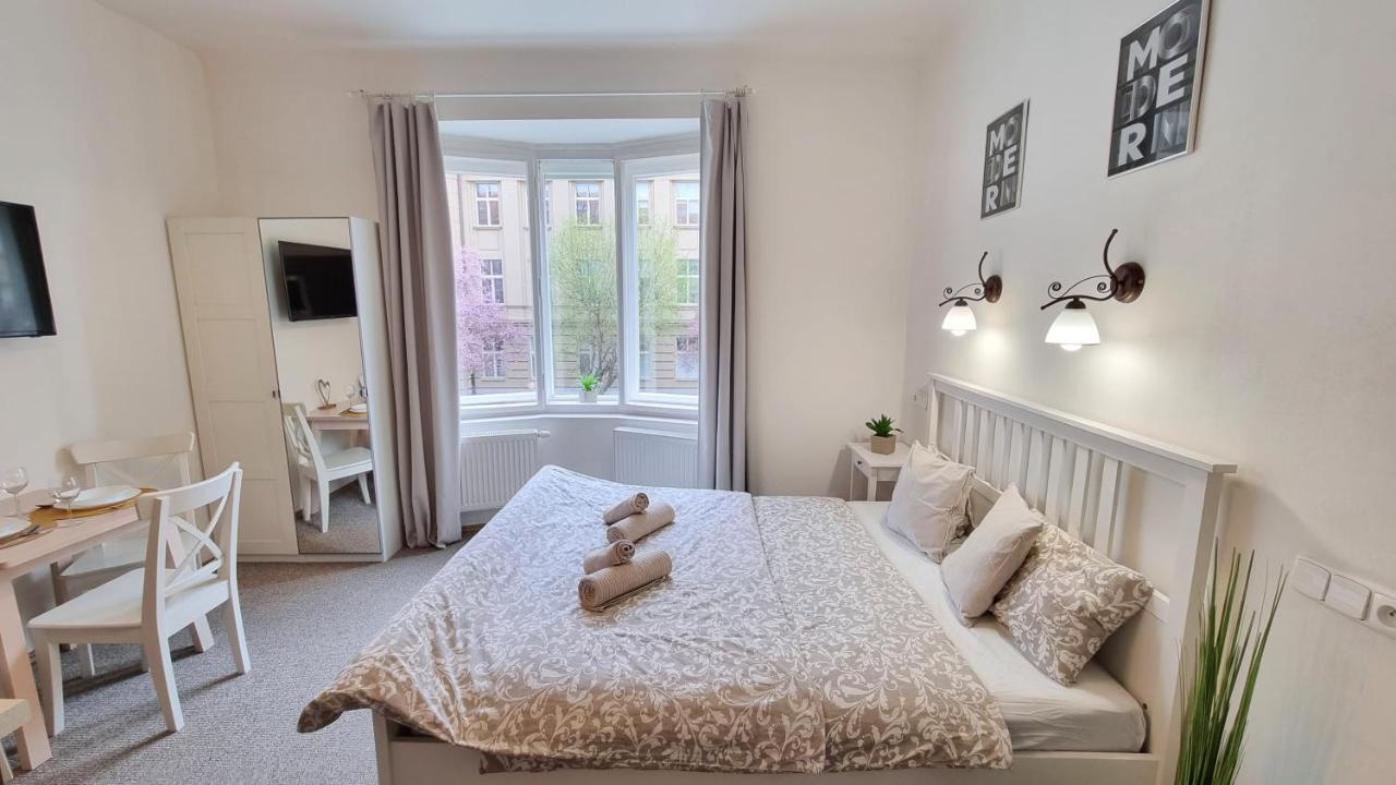 Finnem Rentals Zikova Prague Ngoại thất bức ảnh