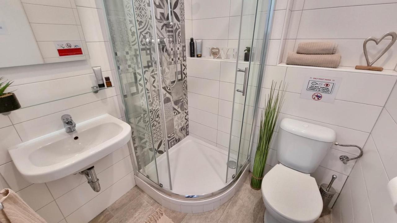 Finnem Rentals Zikova Prague Ngoại thất bức ảnh